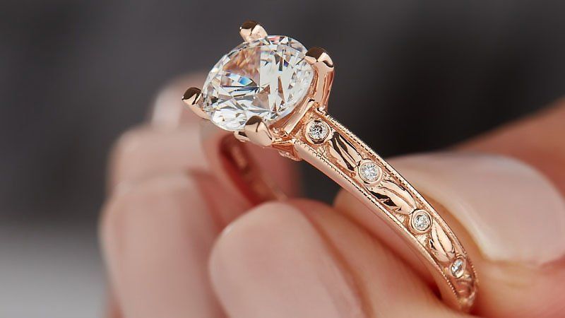 Красивые обручальные кольца из розового золота