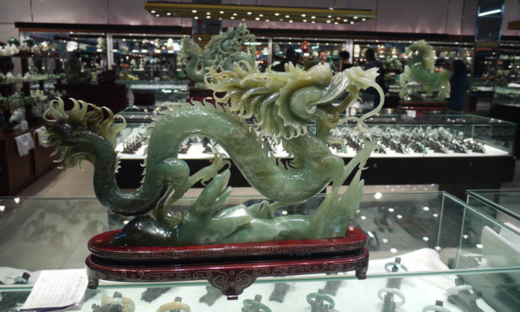 Нефритовый китайский дракон в музее