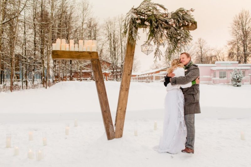 Фотосессия свадебная зимняя с аркой