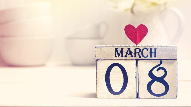 Календарь с датой 8 марта