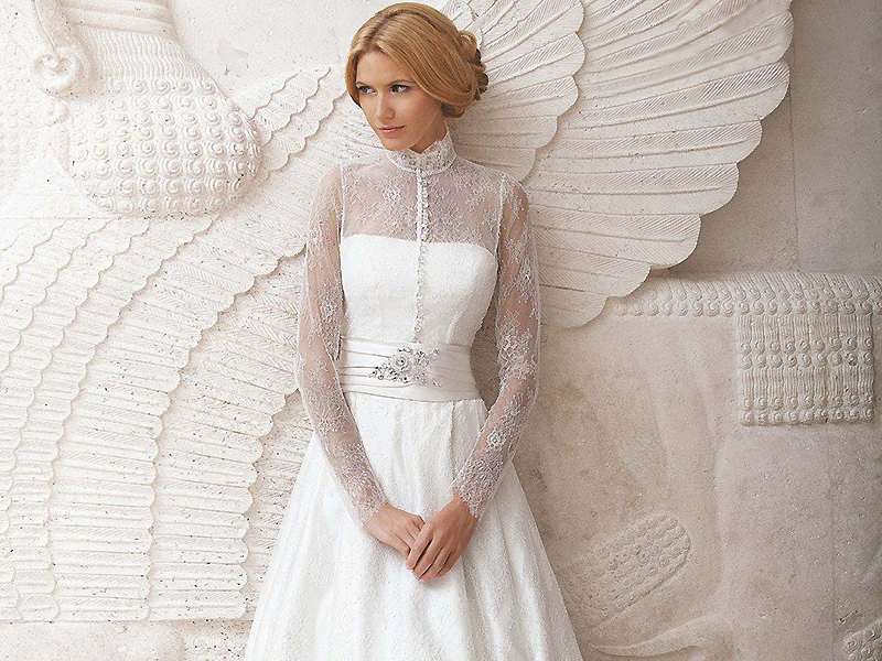 Невеста в закрытом платье