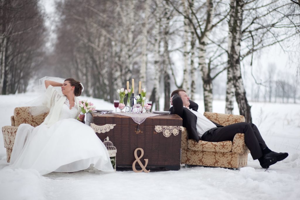 Свадебная зимняя фотосессия с декорациями