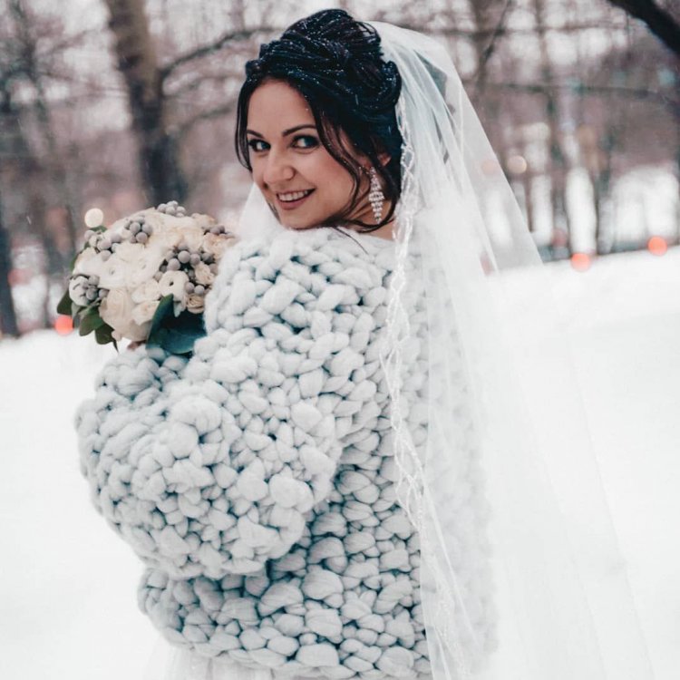 Зимняя невеста в свитере