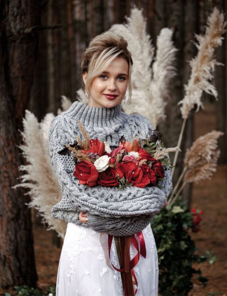 Зимняя невеста в свитере