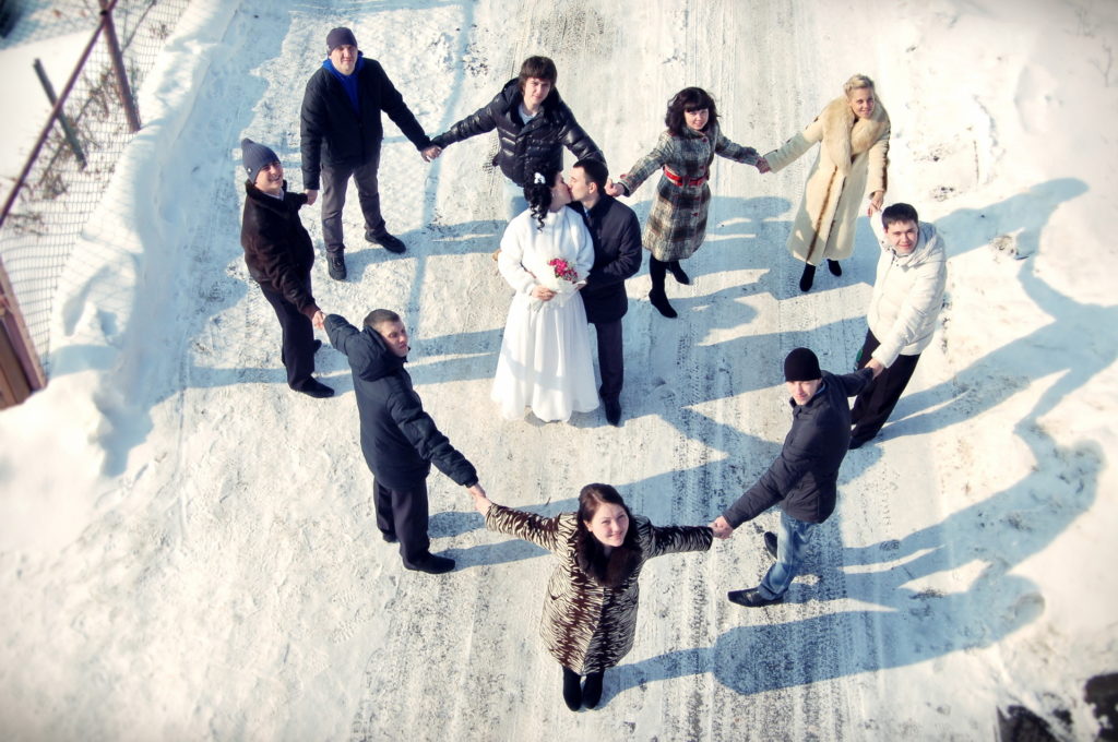 Зимняя свадьба с друзьями
