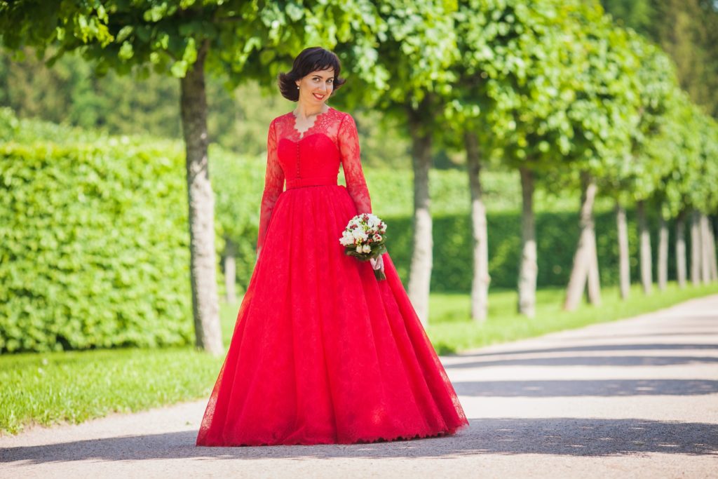 Красное свадебное платье А-силуэт
