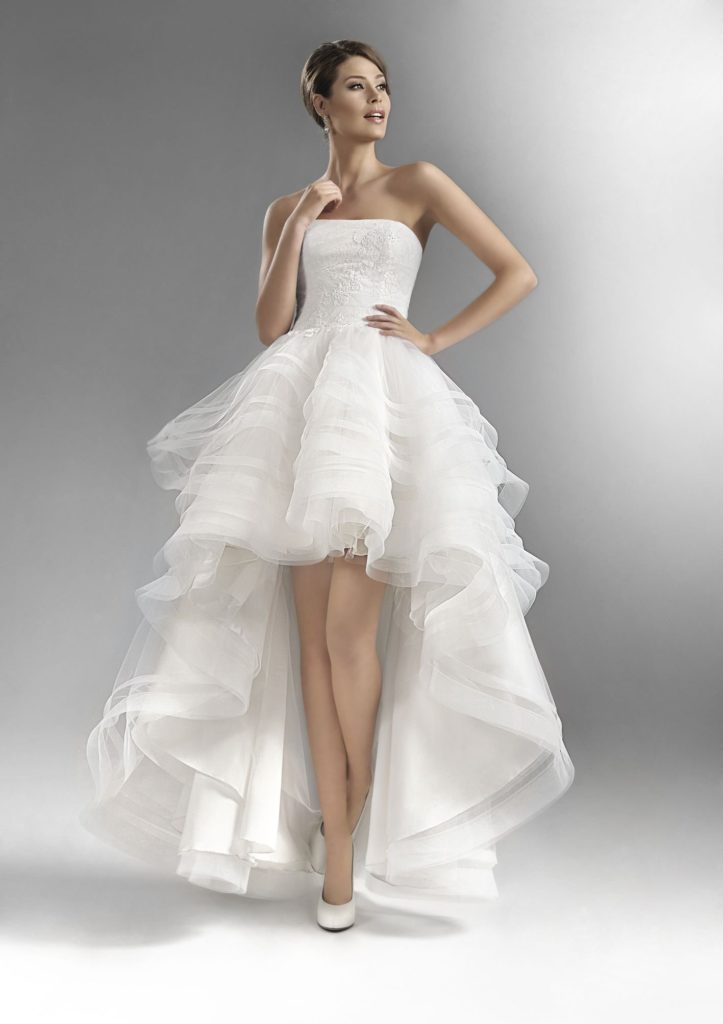 ассиметричные свадебные платья 2023