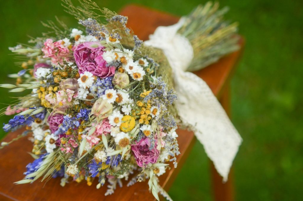 Букет невесты с полевыми цветами 2023