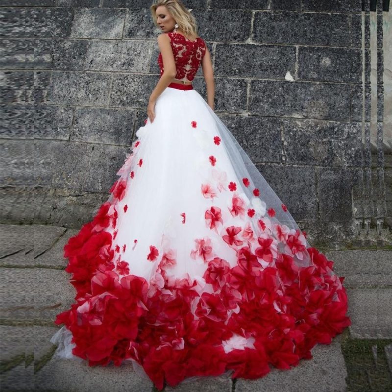 Кому подходит красное свадебное платье
