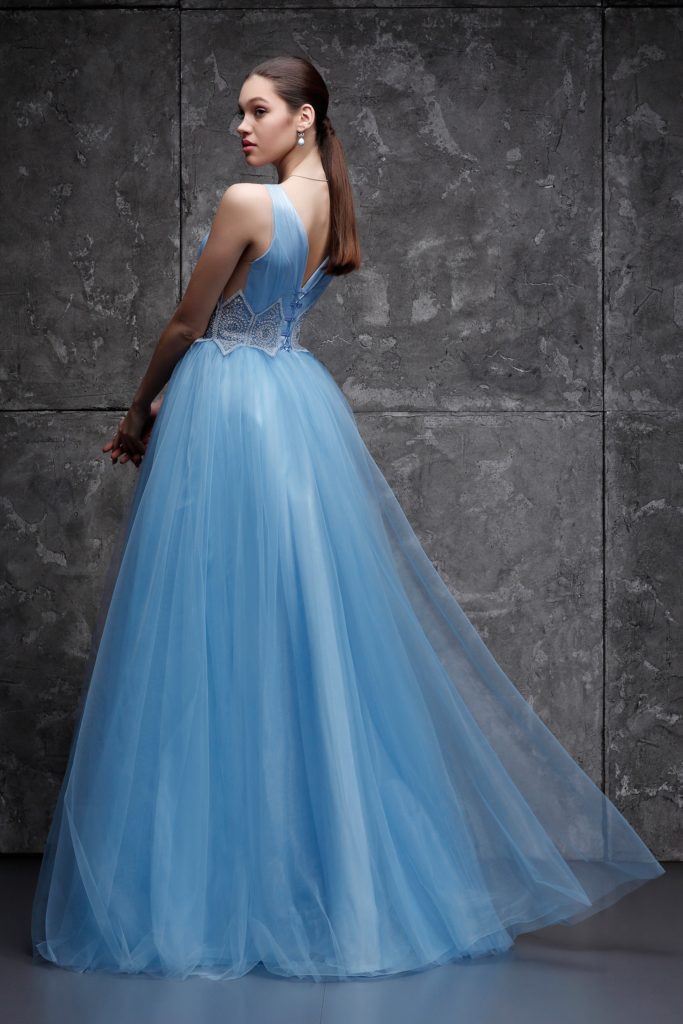 Модные свадебные платья 2023 голубой