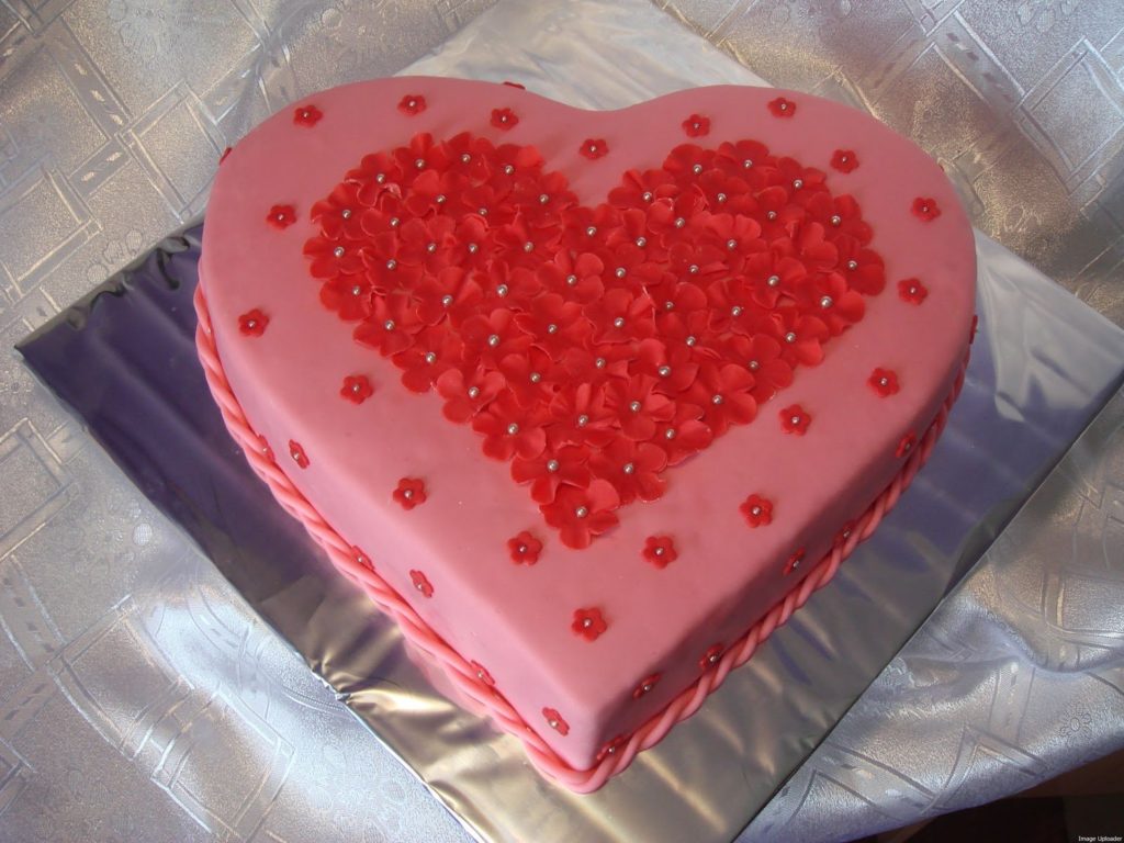 Торт на годовщину свадьбы с сердечками