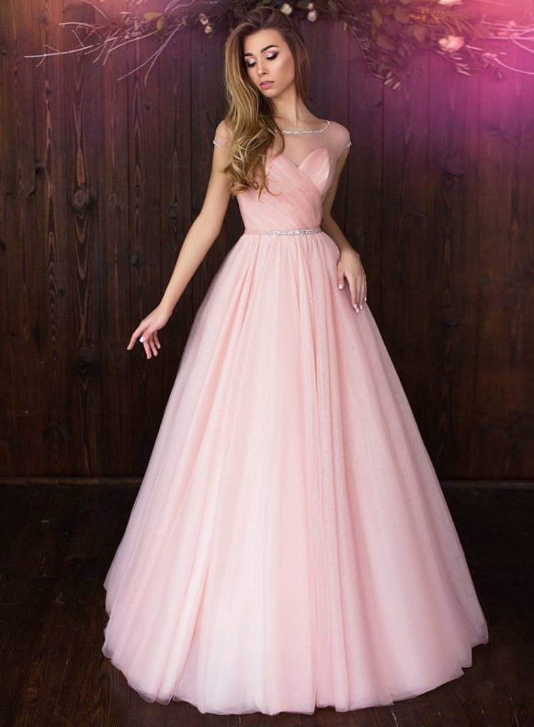 Невеста в розовом платье А-силуэт
