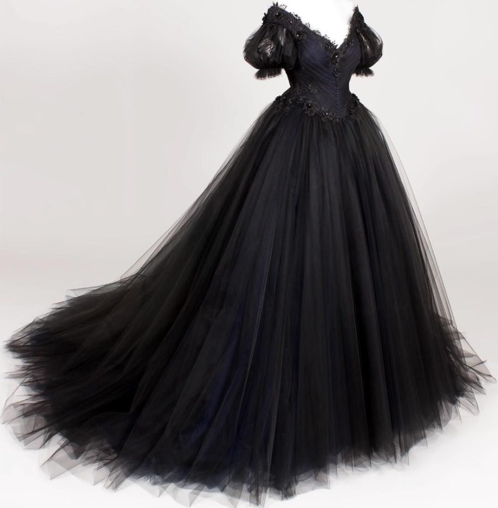 Черное свадебное платье в пол 2023
