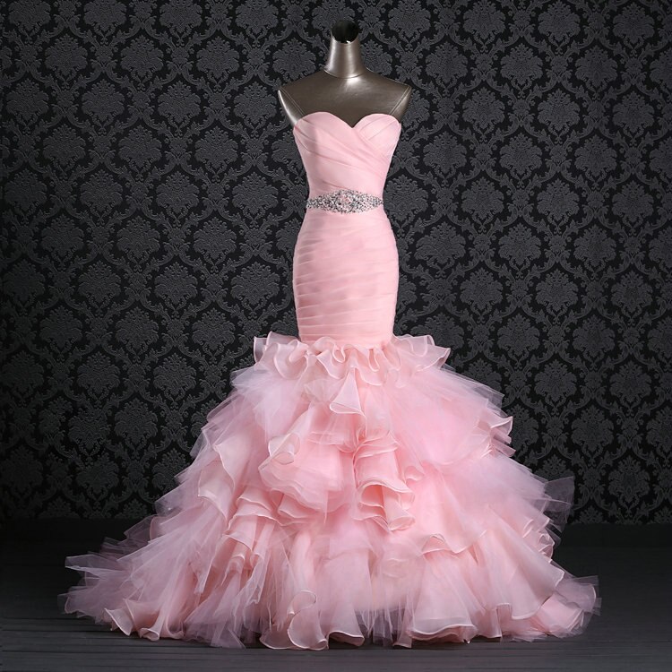 Невеста в розовом платье русалка