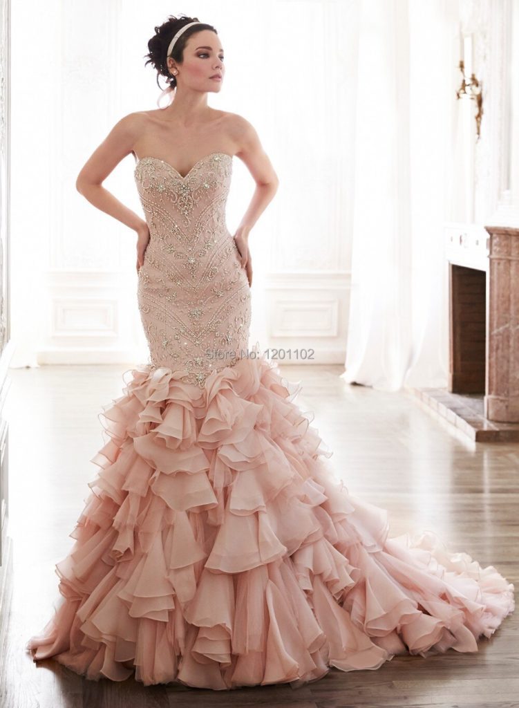 Невеста в розовом платье русалка