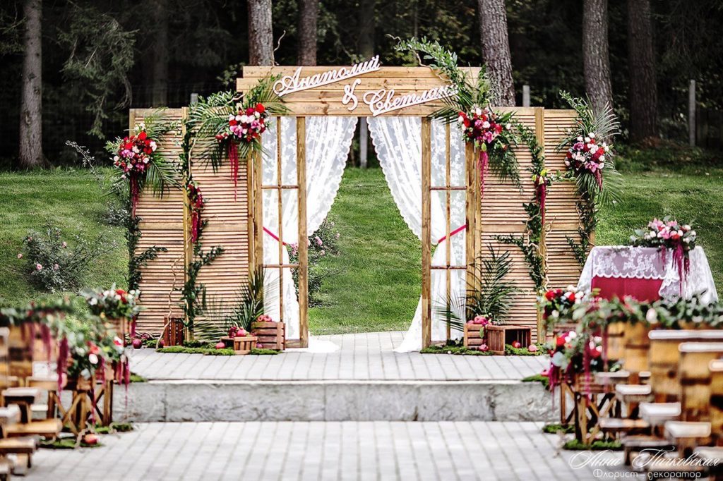 Свадьба в стиле рустик арка