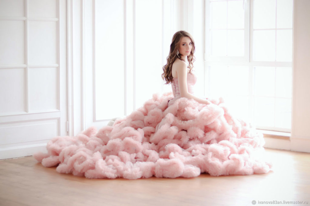 Свадебное платье розового цвета