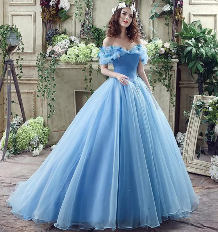 Свадебное пышное платье голубого цвета
