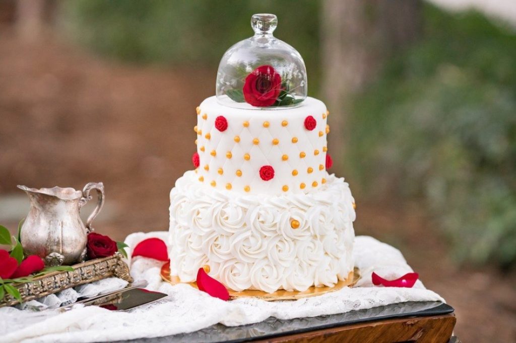 Торт для свадьбы на природе