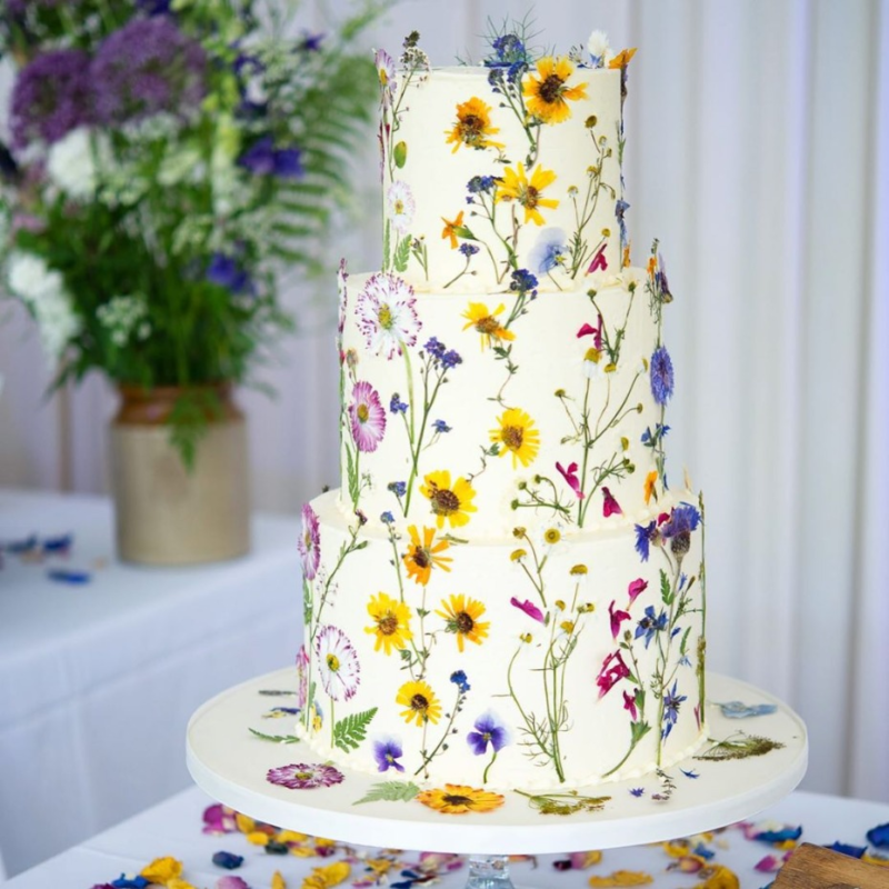 Свадебный торт с прессованными цветами